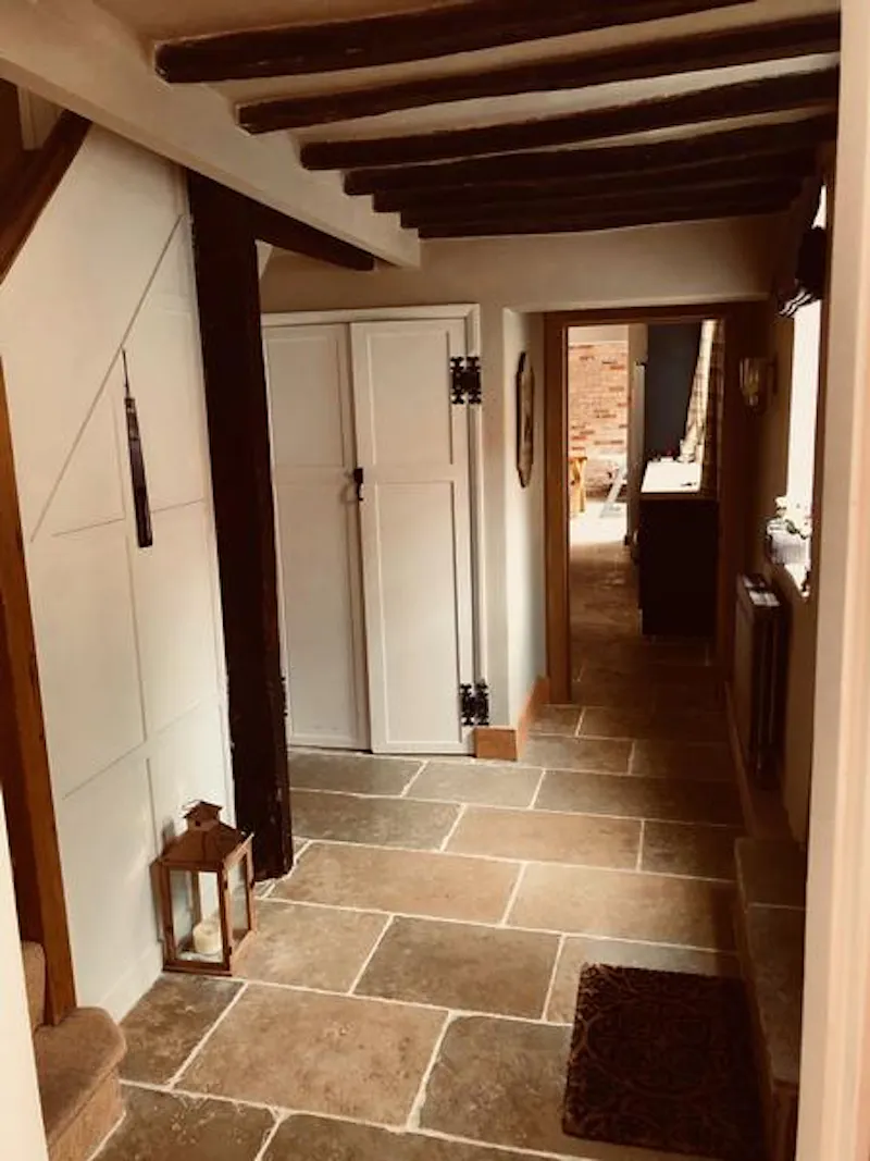 Modernised Ikley Tudor village house , M323 (photo 14)