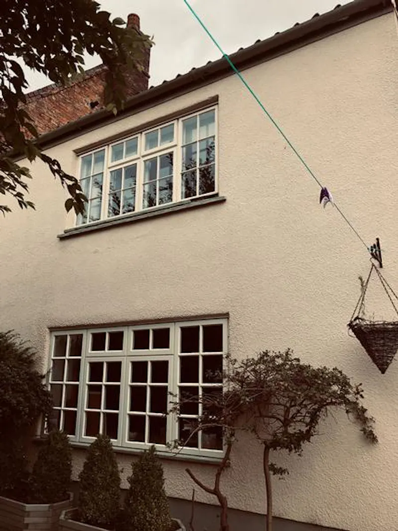 Modernised Ikley Tudor village house , M323 (photo 17)