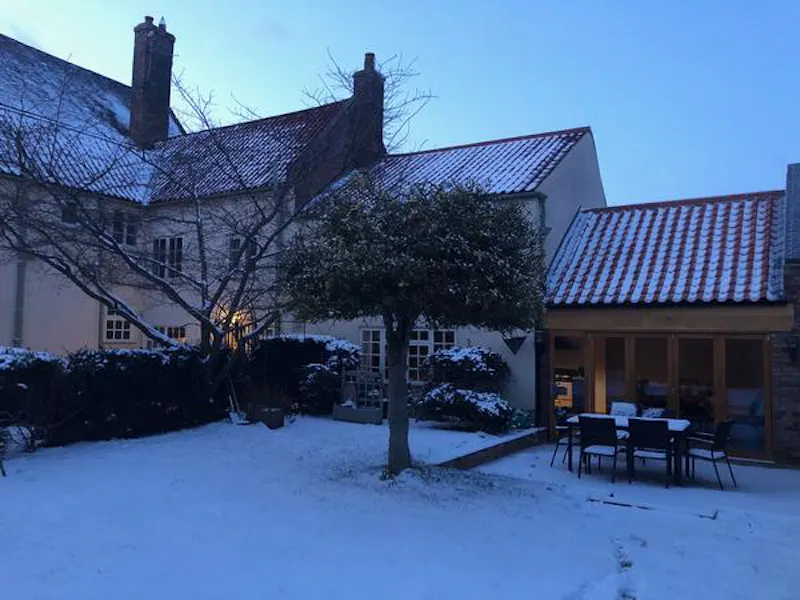 Modernised Ikley Tudor village house , M323 (photo 23)