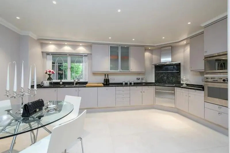 Kitchen at Luxury apartment in Wimbledon, F1182 (photo 10)