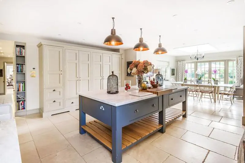 Suburban farmhouse in Surrey, D2413 (photo 6)
