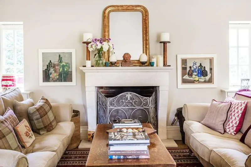 Fireplace at Suburban farmhouse in Surrey, D2413 (photo 10)