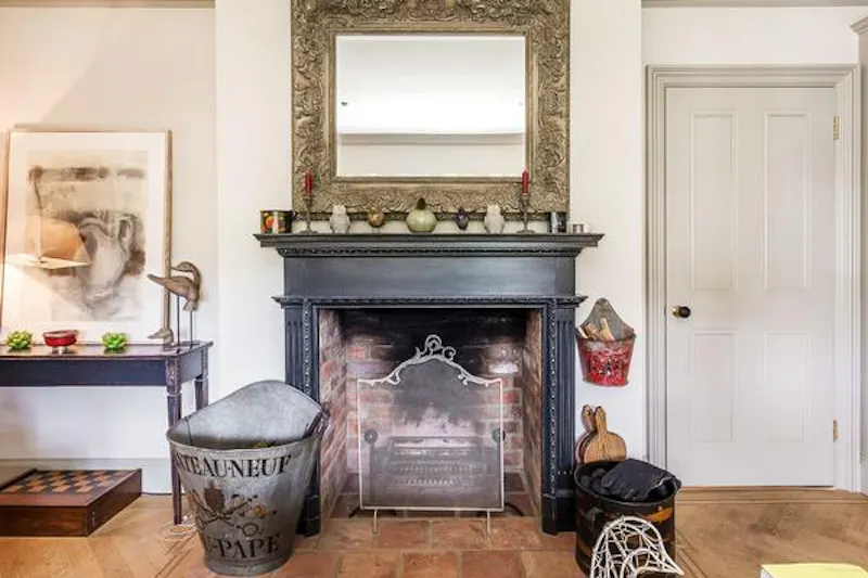 Suburban farmhouse in Surrey, D2413 (photo 17)