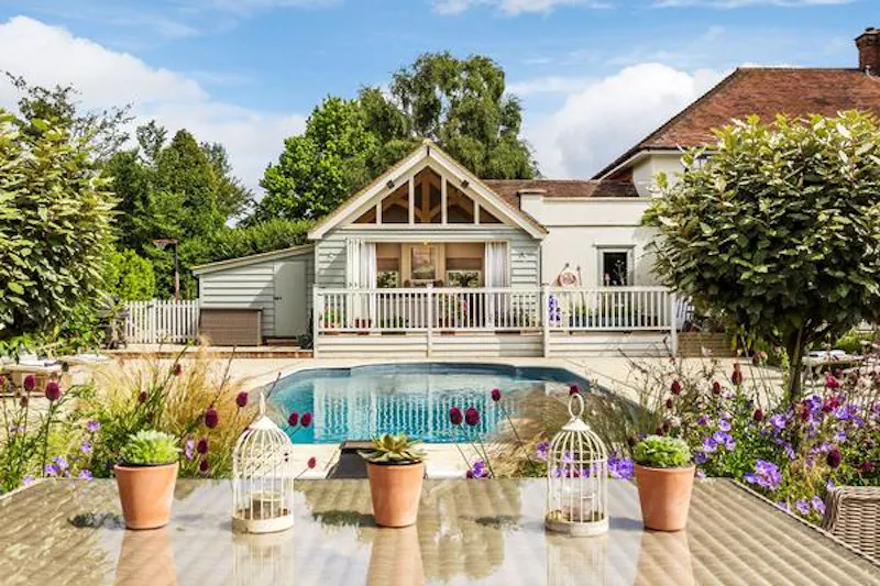 Suburban farmhouse in Surrey, D2413 (photo 20)