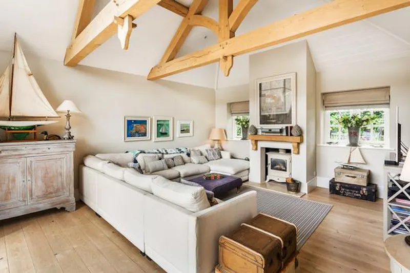 Suburban farmhouse in Surrey, D2413 (photo 22)