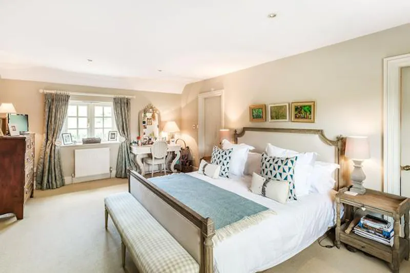 Bedroom at Suburban farmhouse in Surrey, D2413 (photo 34)