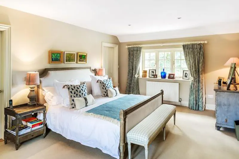 Suburban farmhouse in Surrey, D2413 (photo 35)