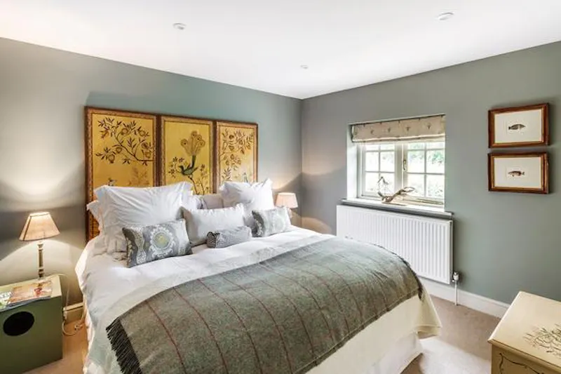 Bedroom at Suburban farmhouse in Surrey, D2413 (photo 40)