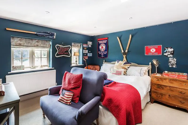Bedroom at Suburban farmhouse in Surrey, D2413 (photo 42)