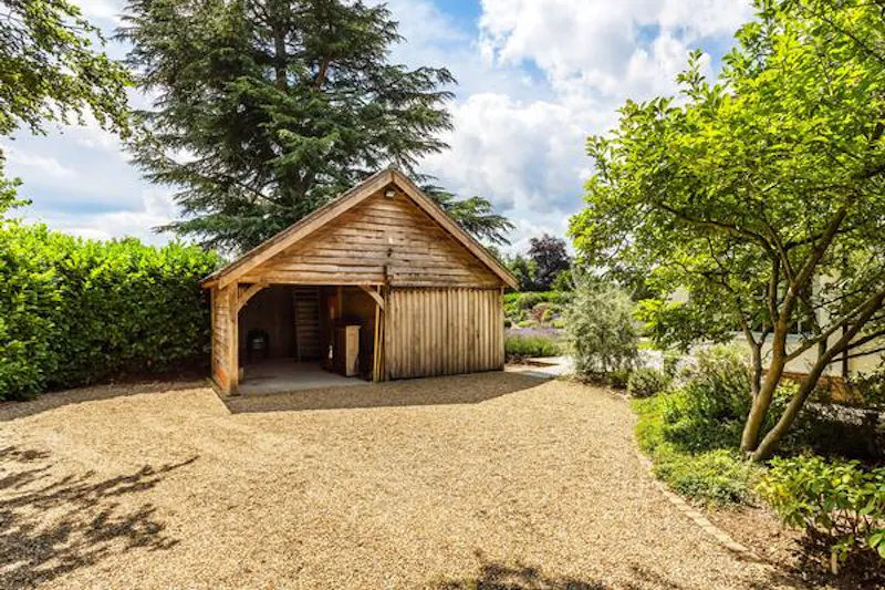 Suburban farmhouse in Surrey, D2413 (photo 55)