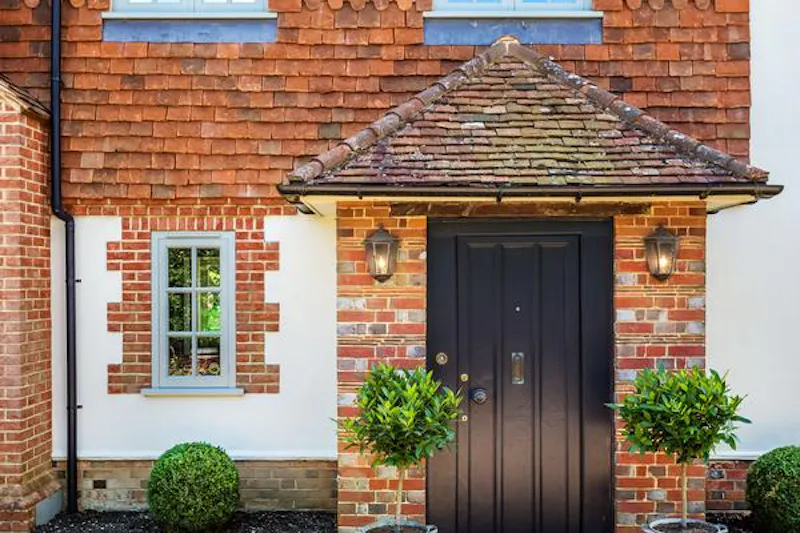 Suburban farmhouse in Surrey, D2413 (photo 56)