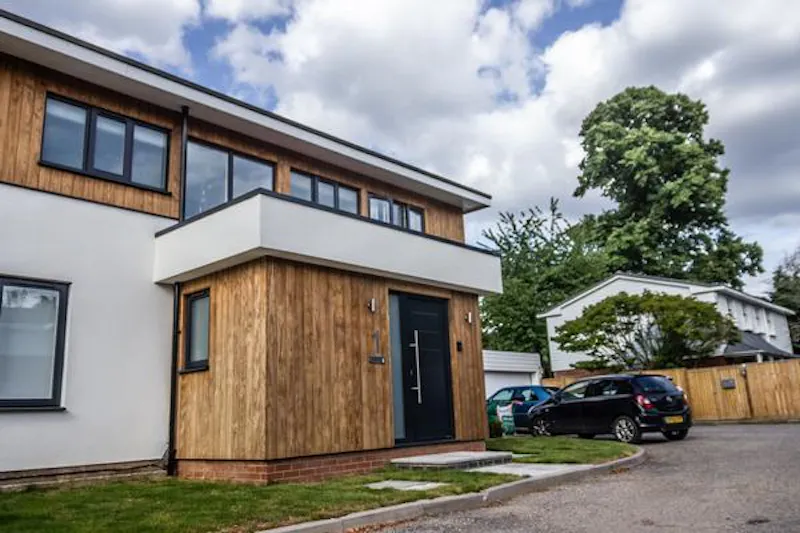 Ultra modern Windsor house, D2414 (photo 1)
