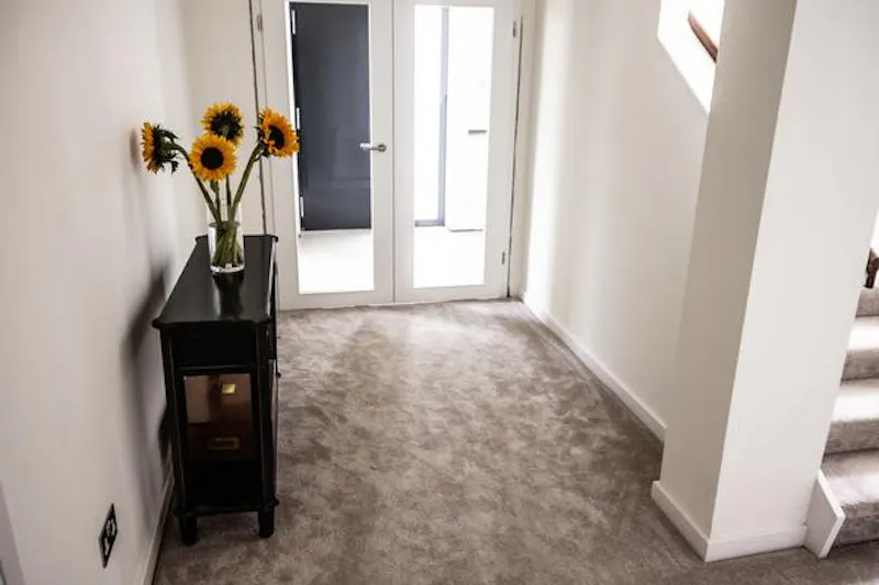 Entrance hall at Ultra modern Windsor house, D2414 (photo 3)