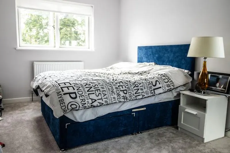 Bedroom at Ultra modern Windsor house, D2414 (photo 18)