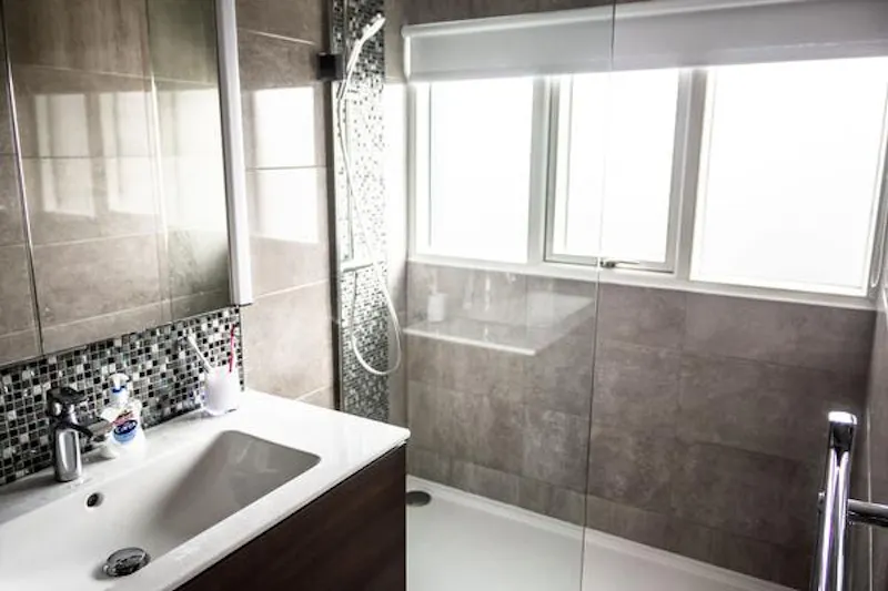 Bathroom at Ultra modern Windsor house, D2414 (photo 25)