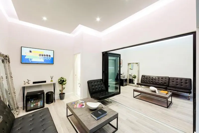 Living Room at Drive-in studio in Tottenham Hale, N457 (photo 16)