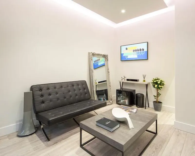 Drive-in studio in Tottenham Hale, N457 (photo 17)
