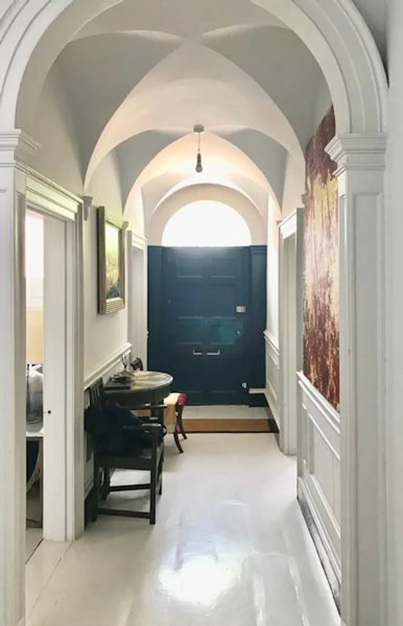 Entrance hall at Georgian townhouse in Salisbury, A1514 (photo 2)