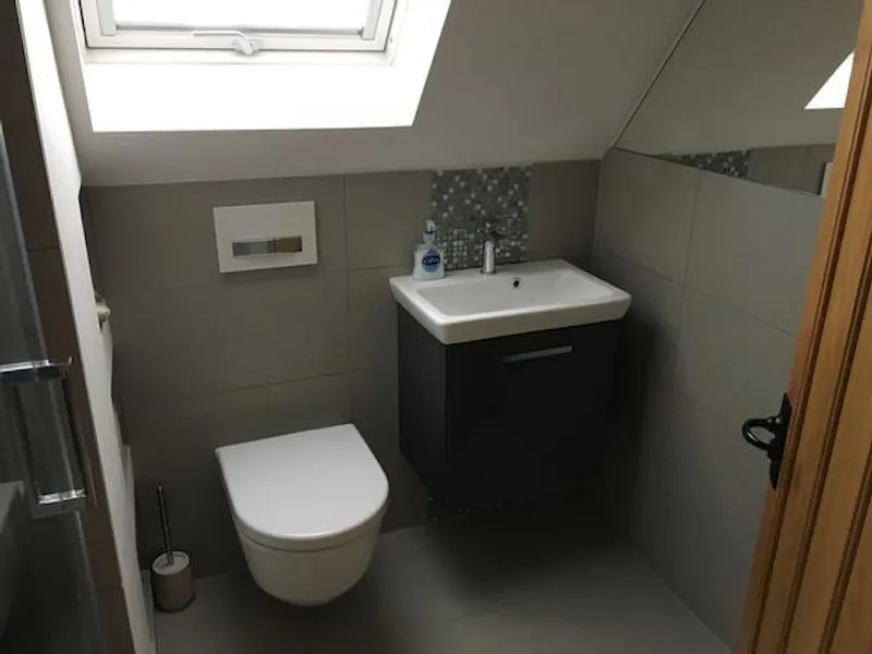 Bathroom at Surrey Tudor style home, M324 (photo 7)