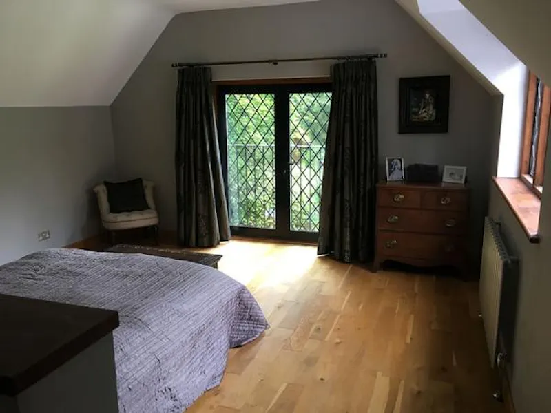 Surrey Tudor style home, M324 (photo 10)