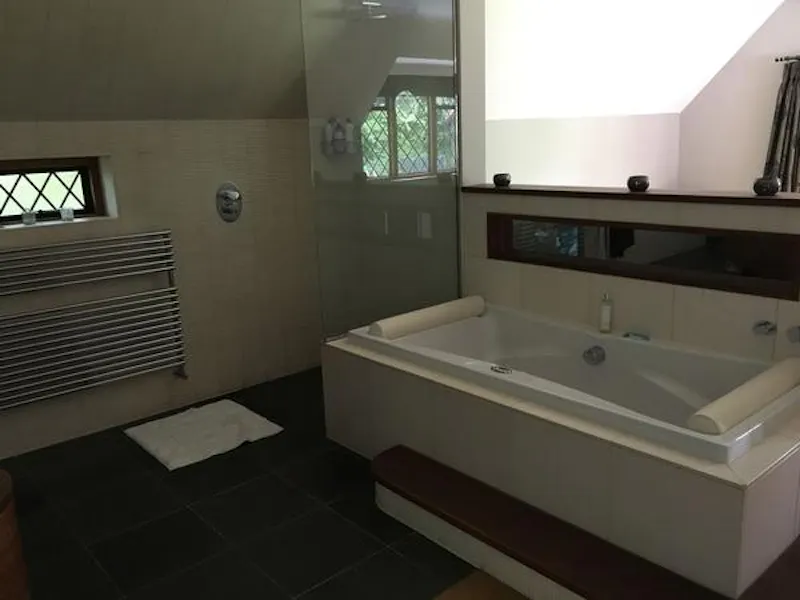 Bathroom at Surrey Tudor style home, M324 (photo 11)