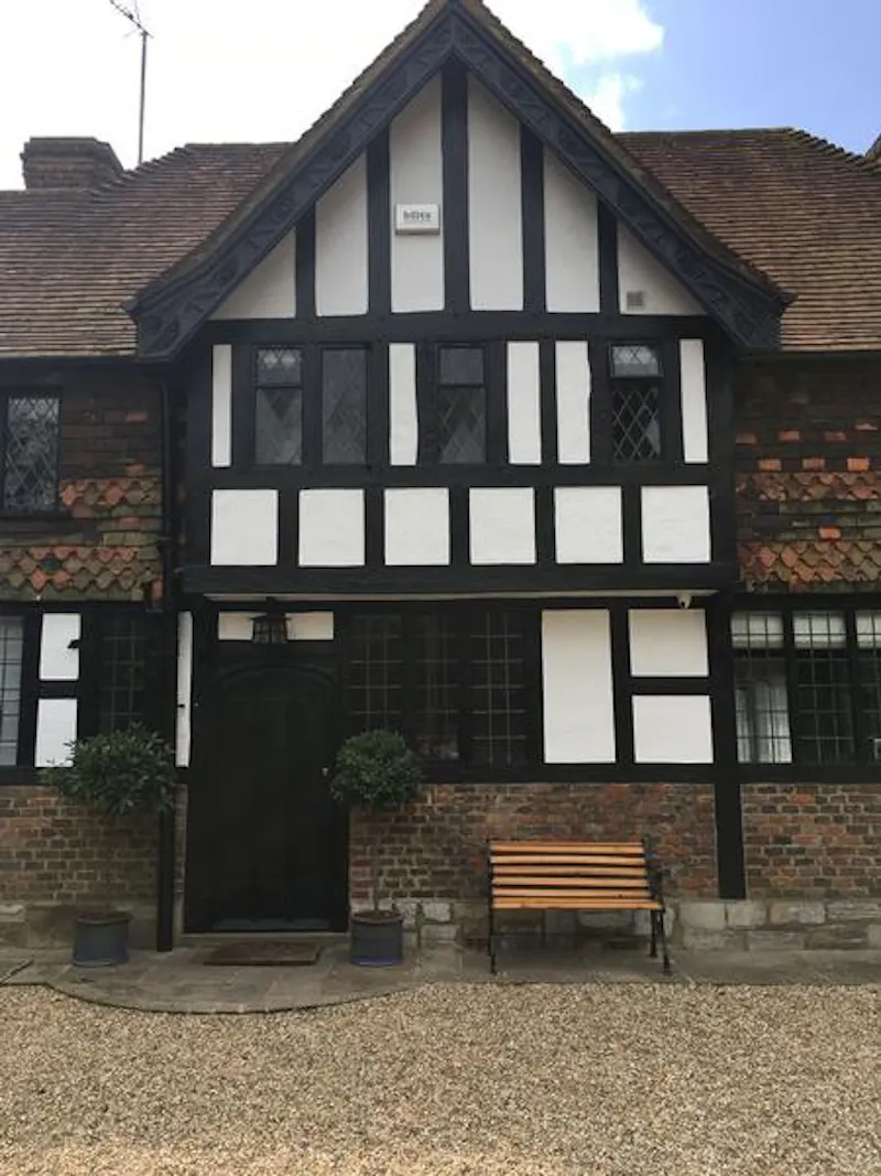 Surrey Tudor style home, M324 (photo 15)