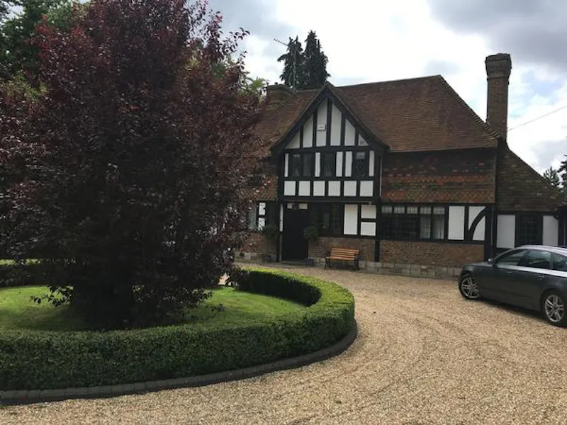 Surrey Tudor style home, M324 (photo 16)