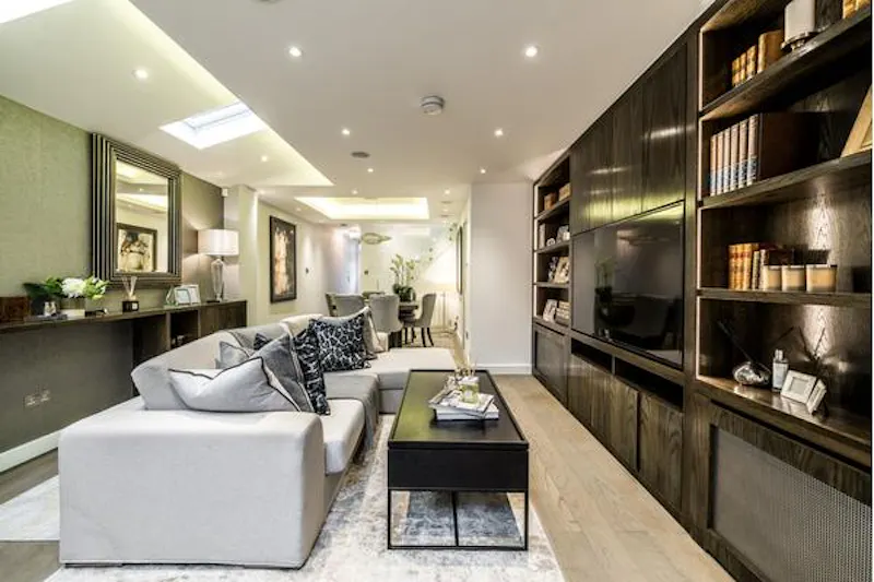 Contemporary West Drayton home, B1858 (photo 5)