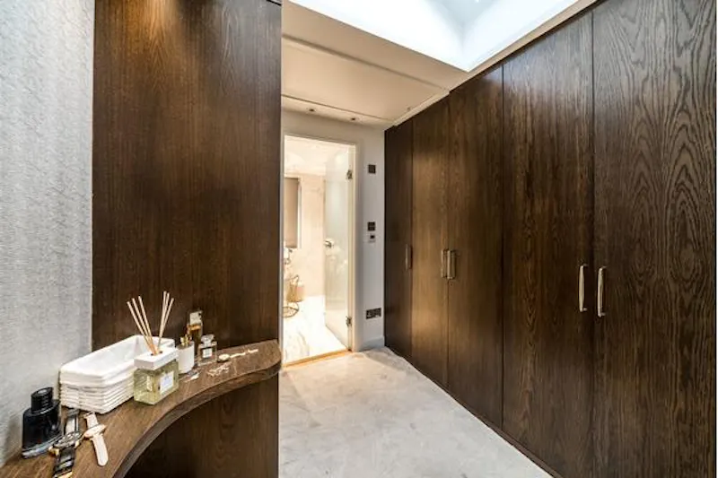 Dressing room at Contemporary West Drayton home, B1858 (photo 18)