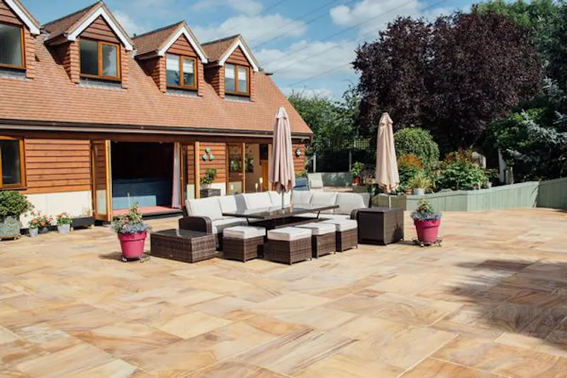 Large timber-clad detached Herts home, D2416 (photo 1)