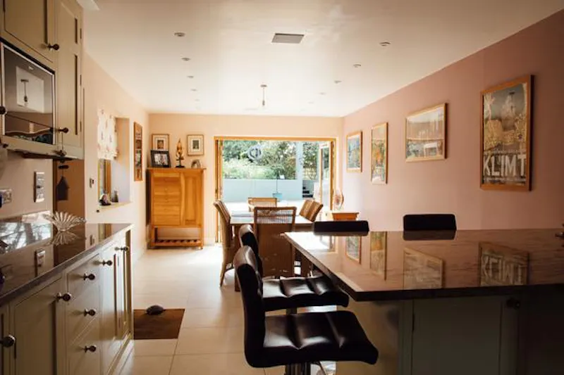 Large timber-clad detached Herts home, D2416 (photo 3)