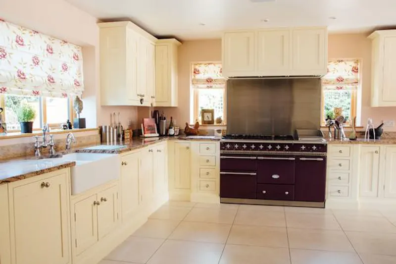 Kitchen at Large timber-clad detached Herts home, D2416 (photo 4)