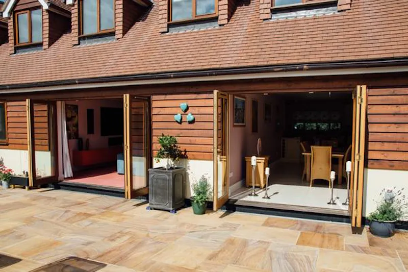Large timber-clad detached Herts home, D2416 (photo 9)