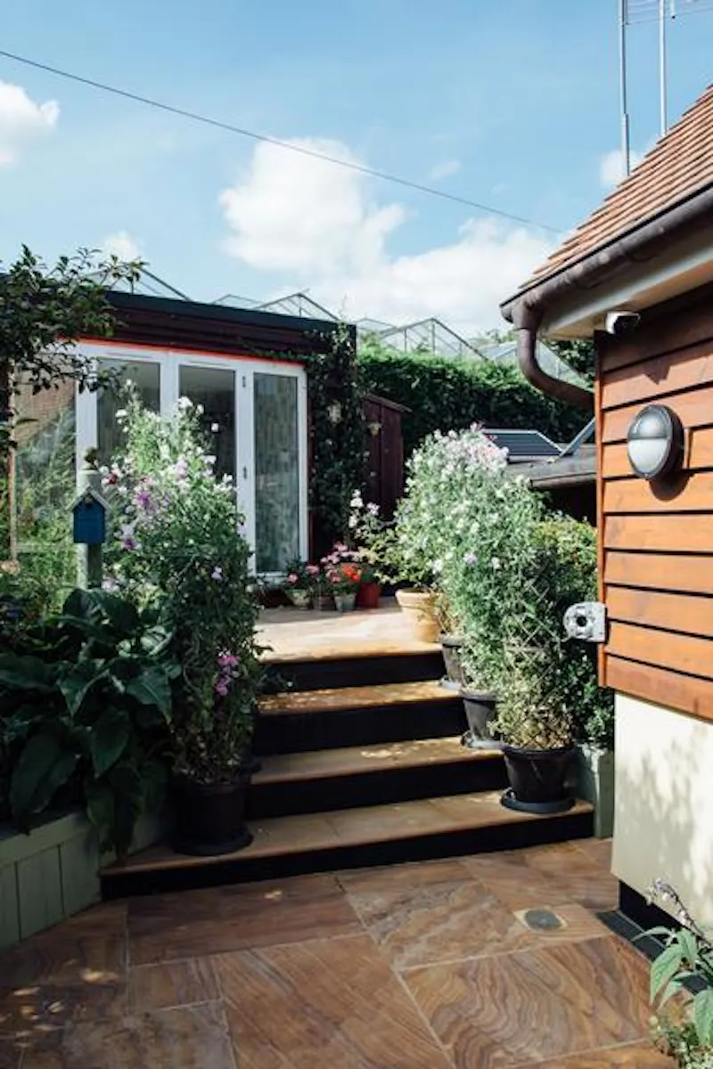 Large timber-clad detached Herts home, D2416 (photo 10)
