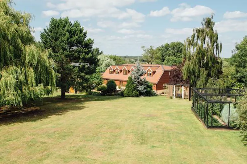 Large timber-clad detached Herts home, D2416 (photo 14)