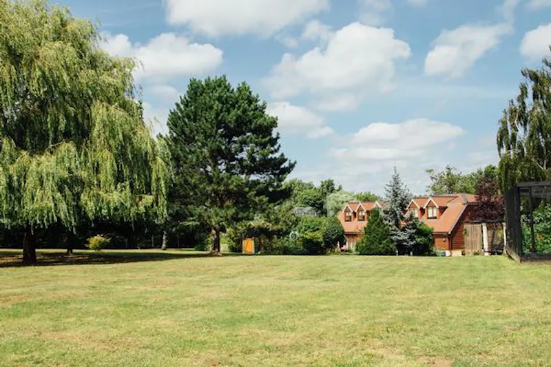 Large timber-clad detached Herts home, D2416 (photo 17)