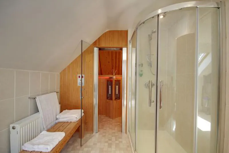 Shower at South Downs L-shaped bungalow, D2417 (photo 19)