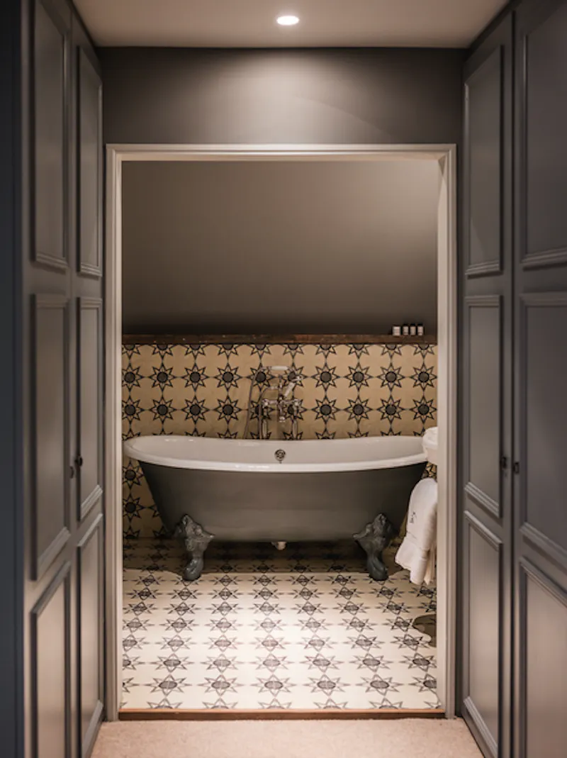 Bathroom at Film location E467 in Cambridgeshire (photo 16)