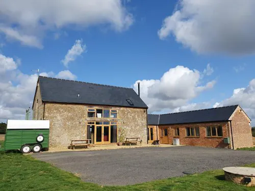 Banbury modern barn home, L694