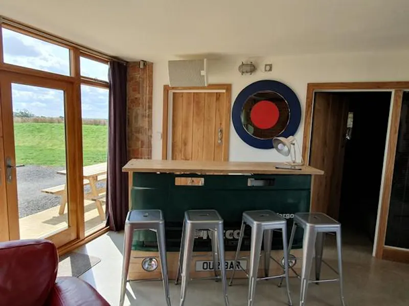Bar at Banbury modern barn home, L694 (photo 5)