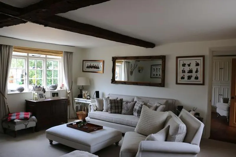 Beams at Classic Berkhamstead farmhouse, A1493 (photo 3)