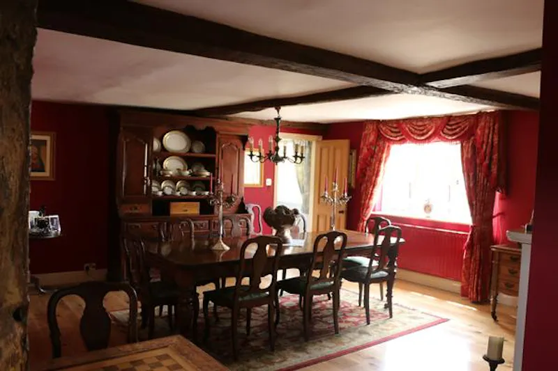 Beams at Classic Berkhamstead farmhouse, A1493 (photo 16)