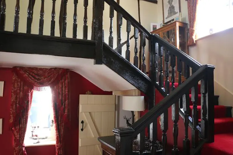 Staircase at Classic Berkhamstead farmhouse, A1493 (photo 18)