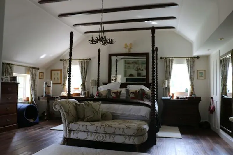 Beams at Classic Berkhamstead farmhouse, A1493 (photo 20)