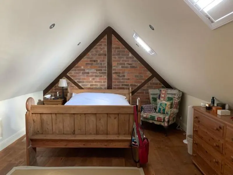 Beams at Classic Berkhamstead farmhouse, A1493 (photo 23)