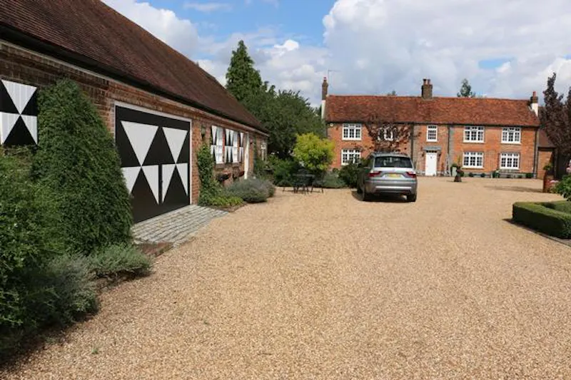 Classic Berkhamstead farmhouse, A1493 (photo 25)