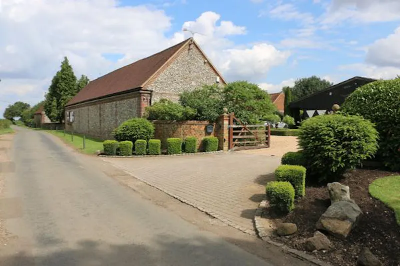 Classic Berkhamstead farmhouse, A1493 (photo 35)