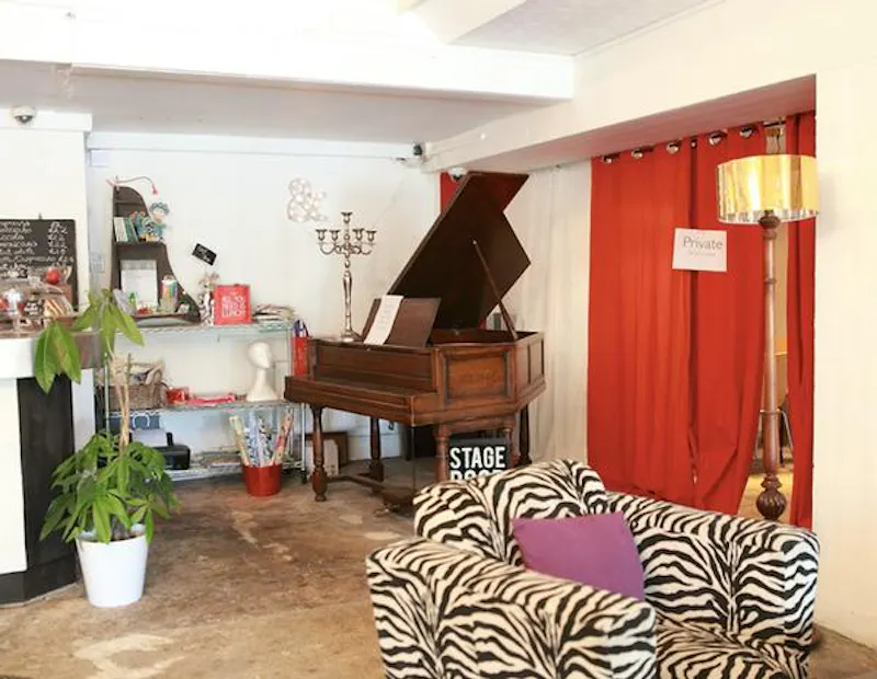Highgate cafe/bar, R826 (photo 5)