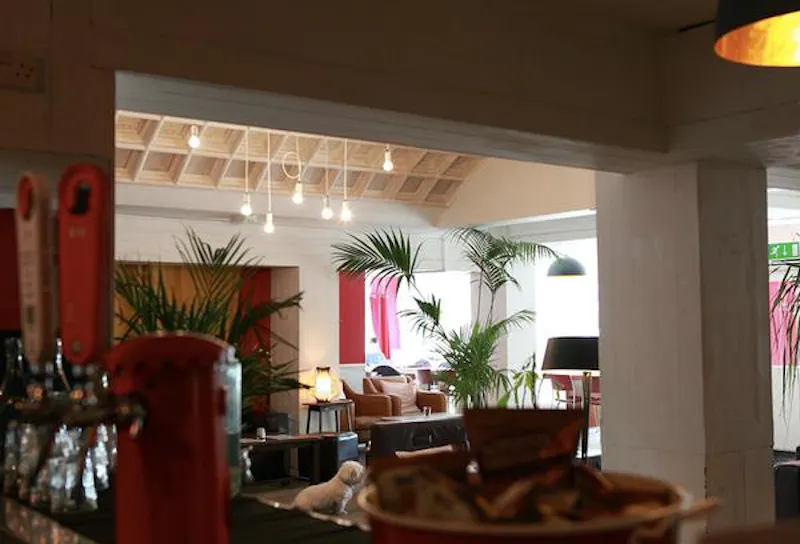 Highgate cafe/bar, R826 (photo 8)