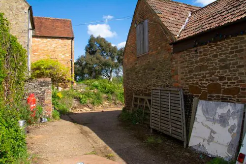 Film location, L695